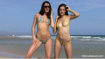 Dwie Dziewczyny Kręcą Bikini