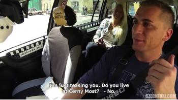 Blondynka Uprawia Seks Z Kierowcą Taksówki